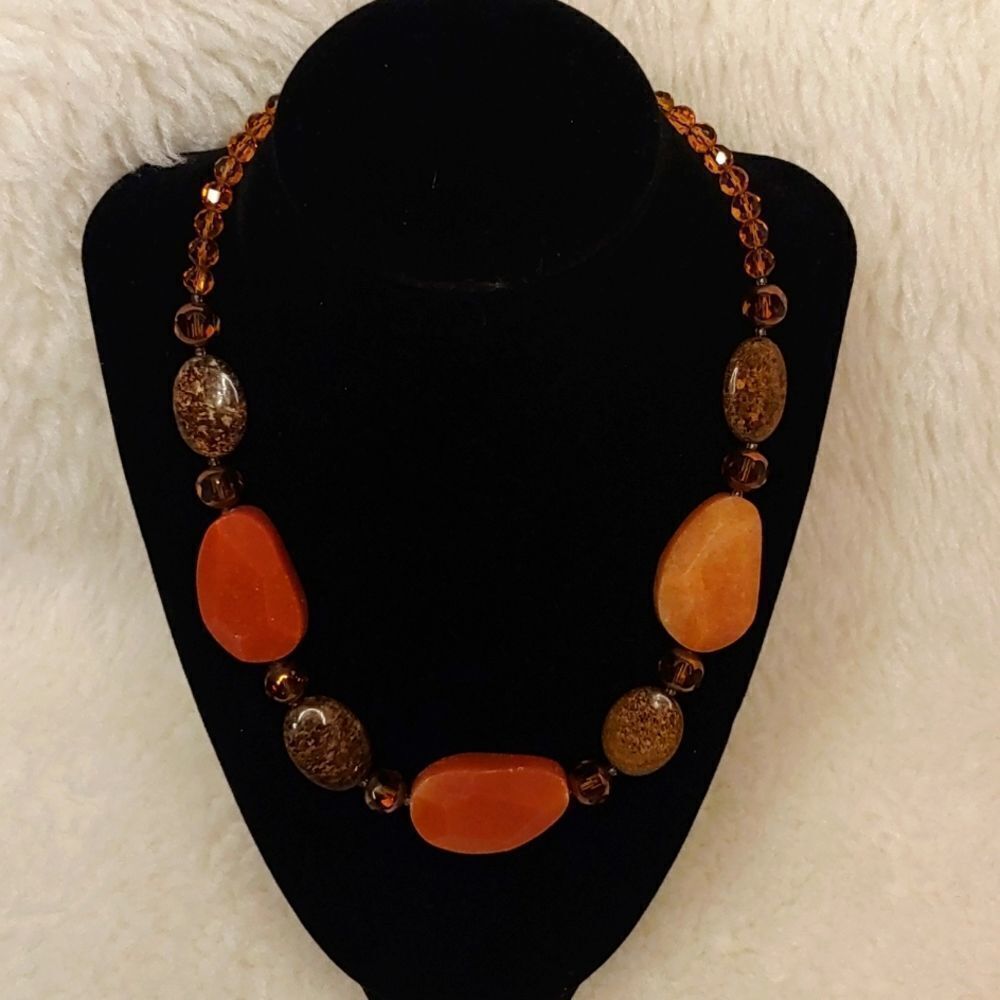 Beautiful earth colored stones, and glass beads, great quality costume jewelry!